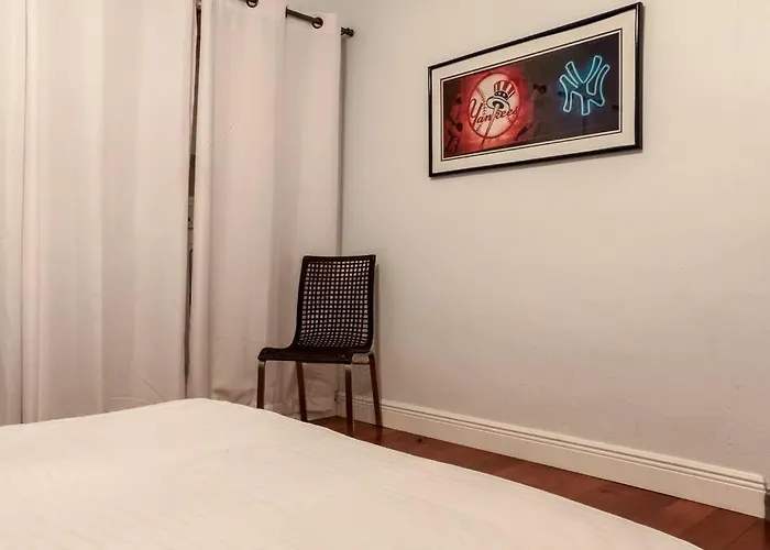 Comfortable Home, 7 Min Walk To Beach, Hot Tub,