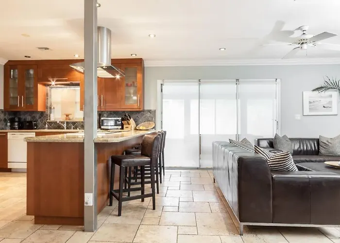 Comfortable Home, 7 Min Walk To Beach, Hot Tub,