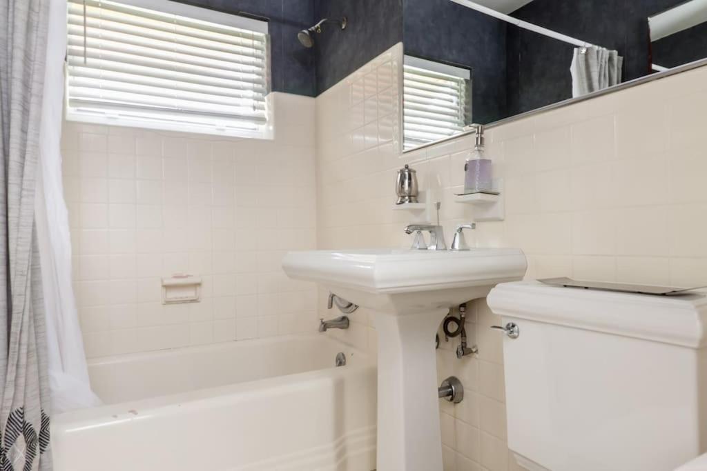 Hébergement de vacances Comfortable Home, 7 Min Walk To Beach, Hot Tub,