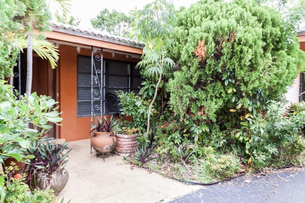 Comfortable Home, 7 Min Walk To Beach, Hot Tub, Hébergement de vacances *