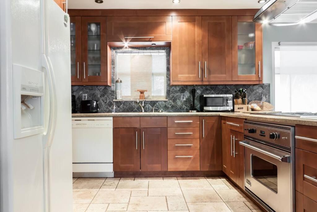 Comfortable Home, 7 Min Walk To Beach, Hot Tub, Pompano Beach