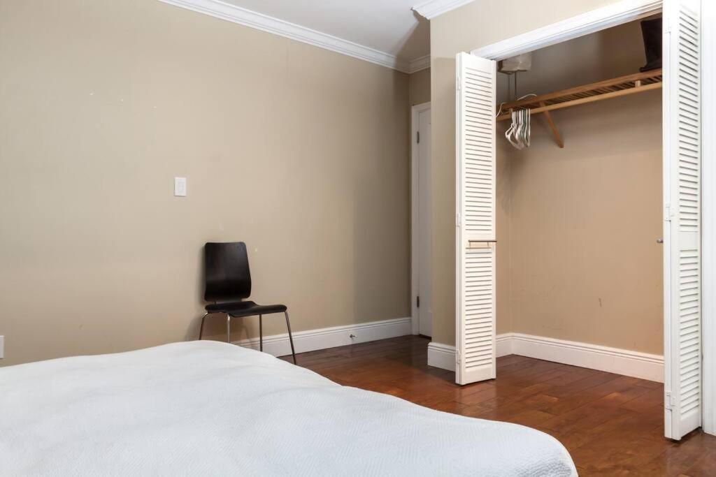 Comfortable Home, 7 Min Walk To Beach, Hot Tub, Hébergement de vacances Pompano Beach