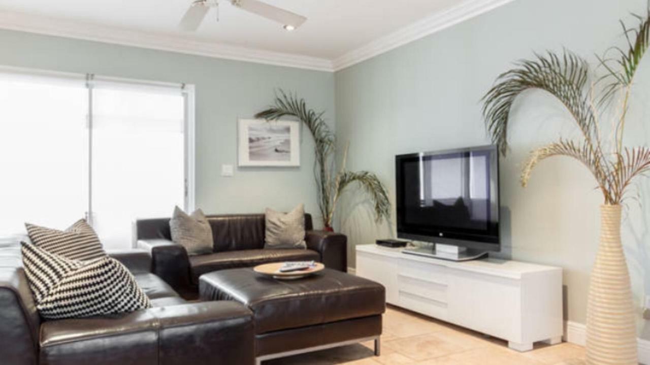 Comfortable Home, 7 Min Walk To Beach, Hot Tub, *